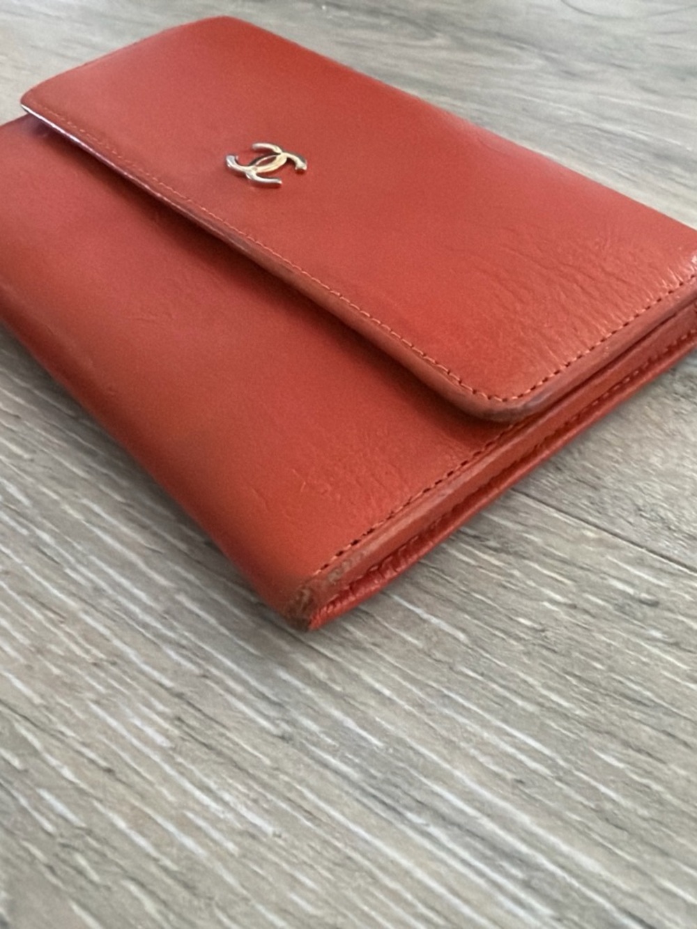 CHANEL Orange Leather Wallet with Gold CC Emblem - Picture 4 of 8